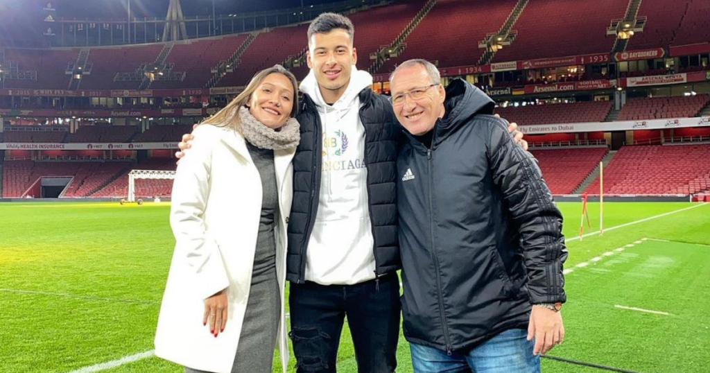 Gabriel Martinelli with his family