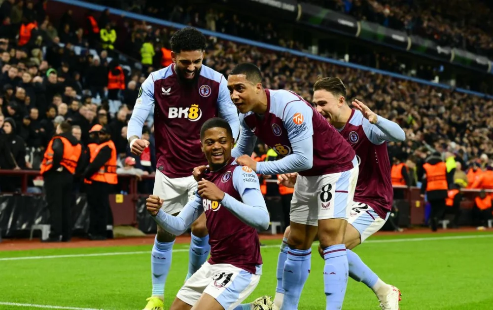 Aston Villa Players  Celebrating