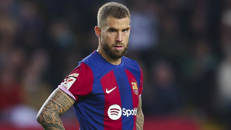 Barcelona's Inigo Martinez gets into heated altercation with fans on streets