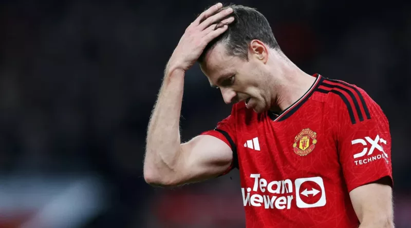 Man United veteran Jonny Evans goes off injured against Liverpool