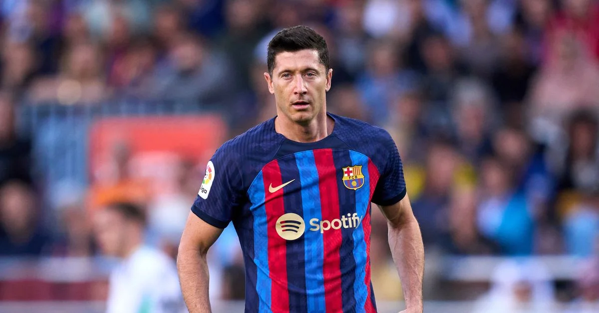 Robert Lewandowski fired a hat-trick to give Barcelona win over Valencia