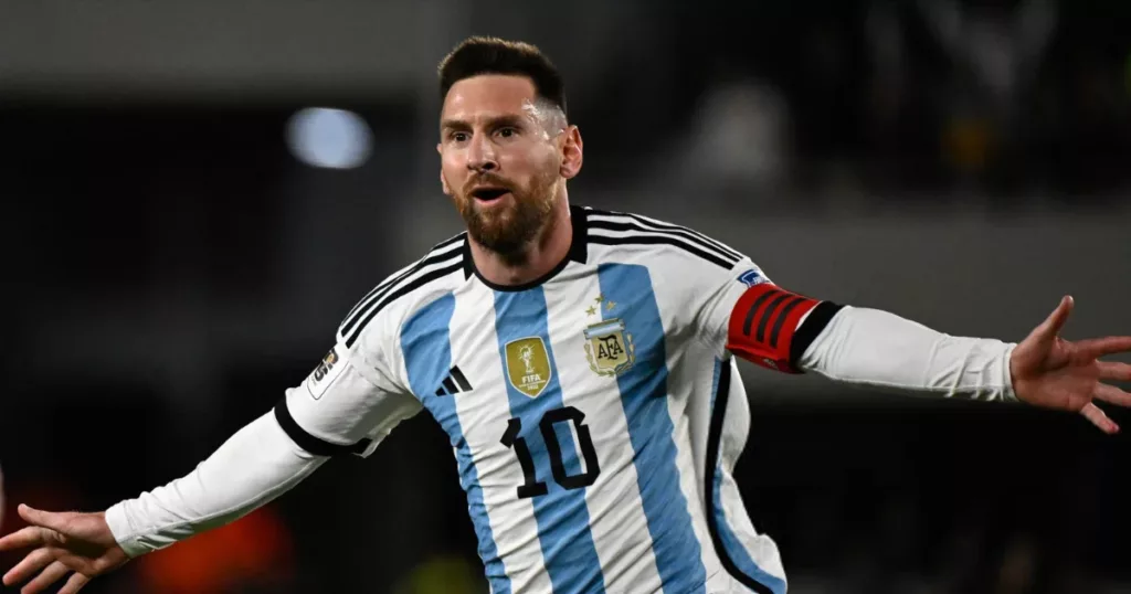 Lionel Messi – 395
