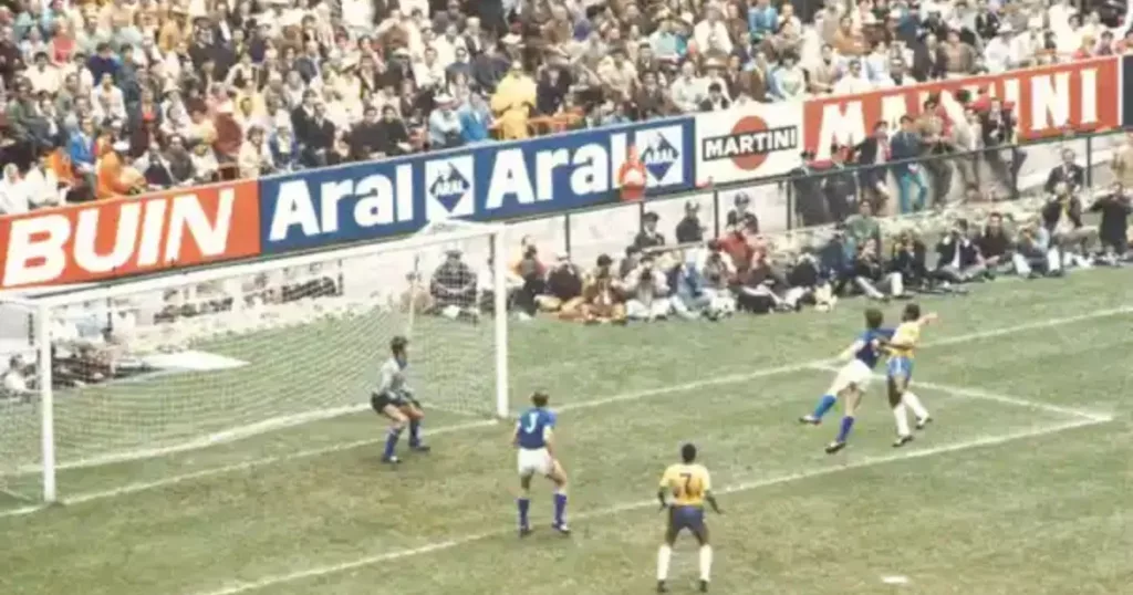 Pelé's legendary header against Italy