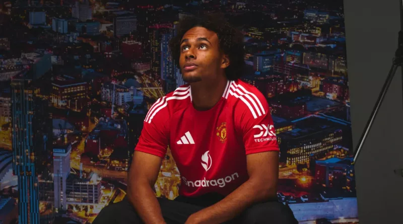 Manchester United's new signing Joshua Zirkzee