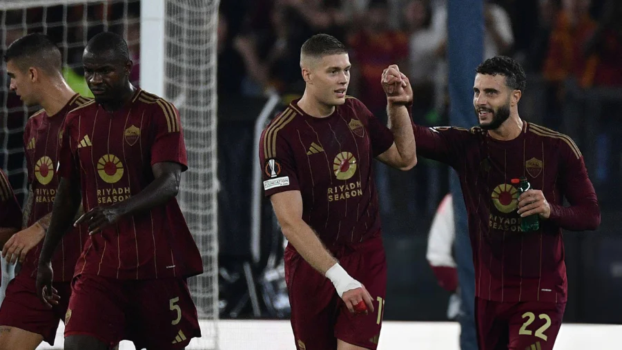 AS Roma players celebrating goal against Athletic club 