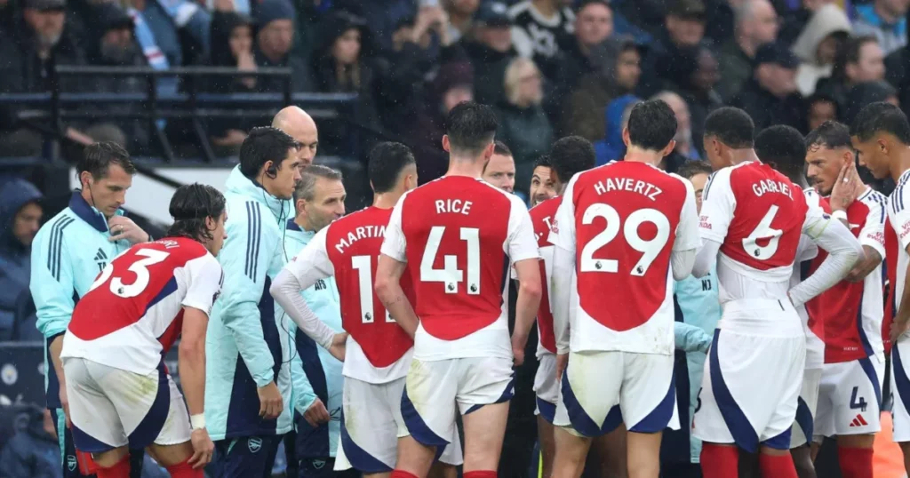 Arsenal players in a huddle during the drinks break 