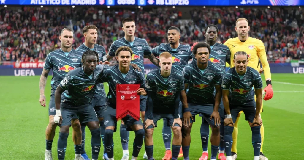 RB Leipzig players posing before the match