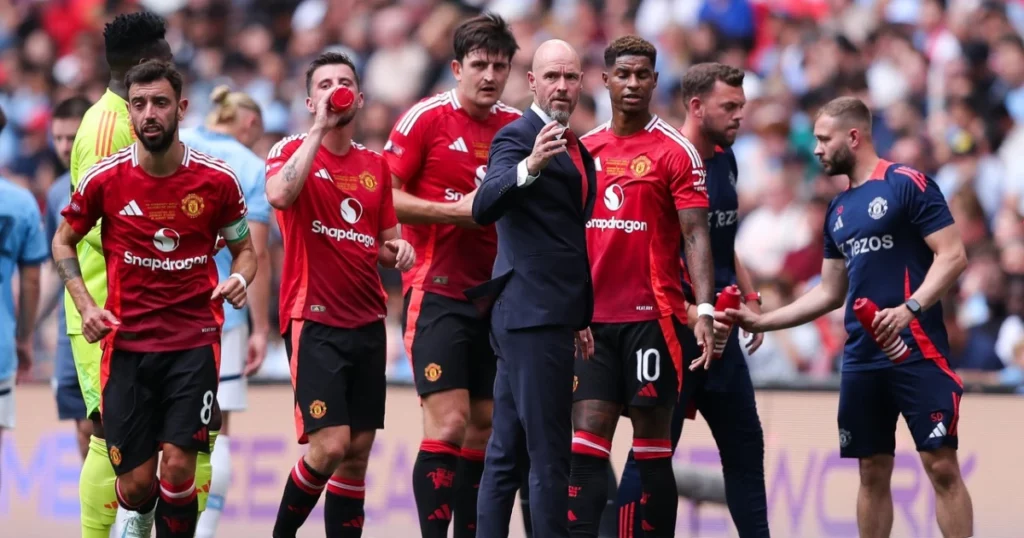 Erik Ten Hag with Manchester United players