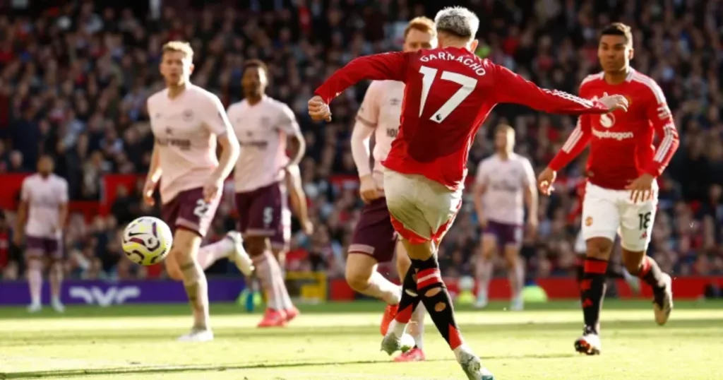 Alejandro Garnacho attempting a shot for Manchester United