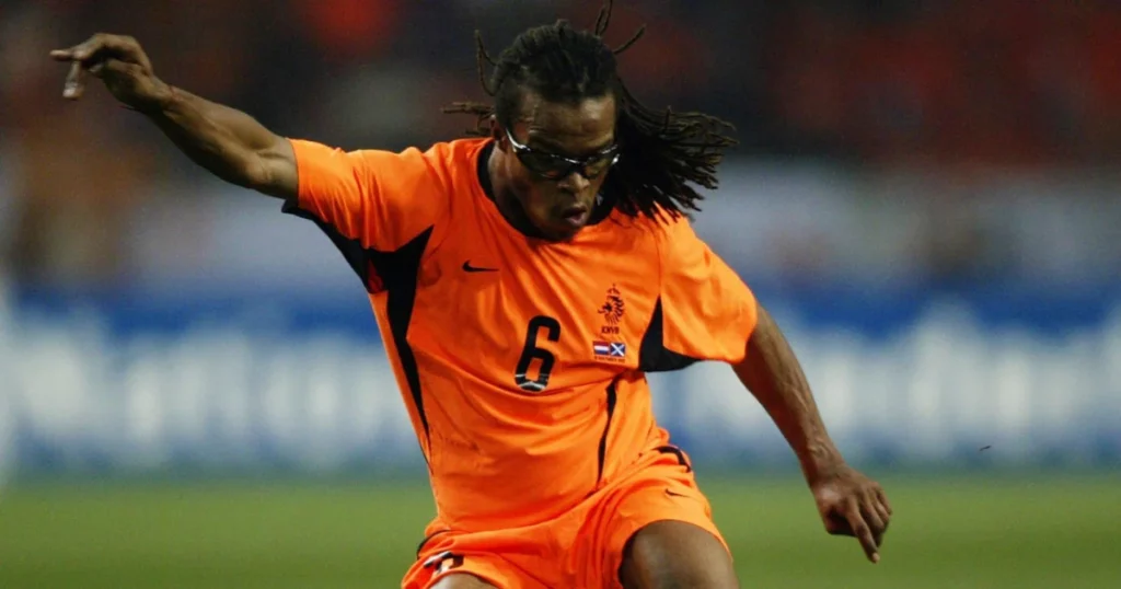 Edgar Davids passing the ball