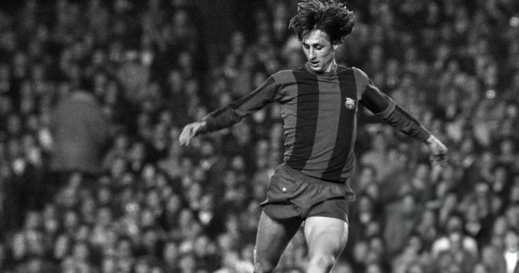 Johan Cruyff taking free kick for Barcelona