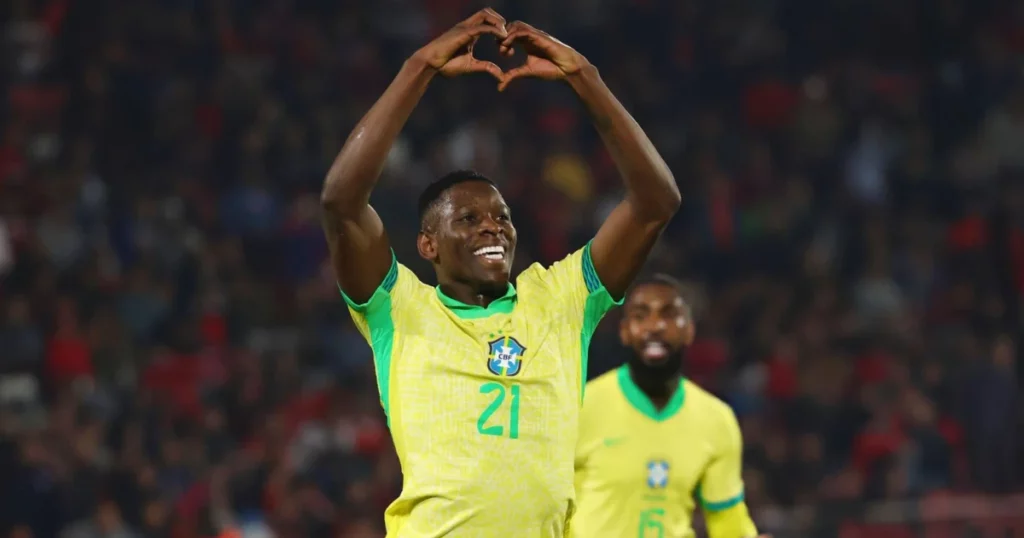 Luiz Henrique celebrating his winner 