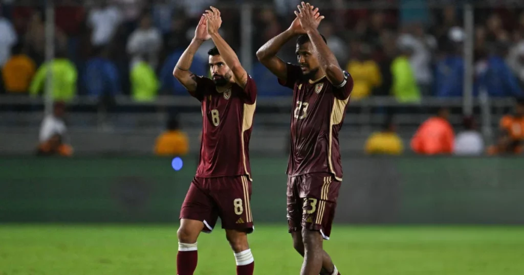 Venezuela players appreciate the fans