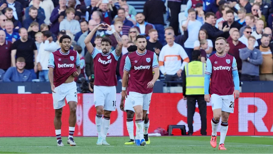 West Ham players celebrate goal 