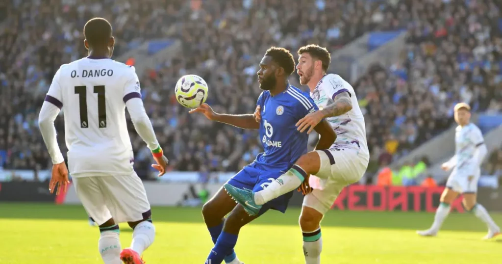 Odsonne Edouard battling against Marco Senesi