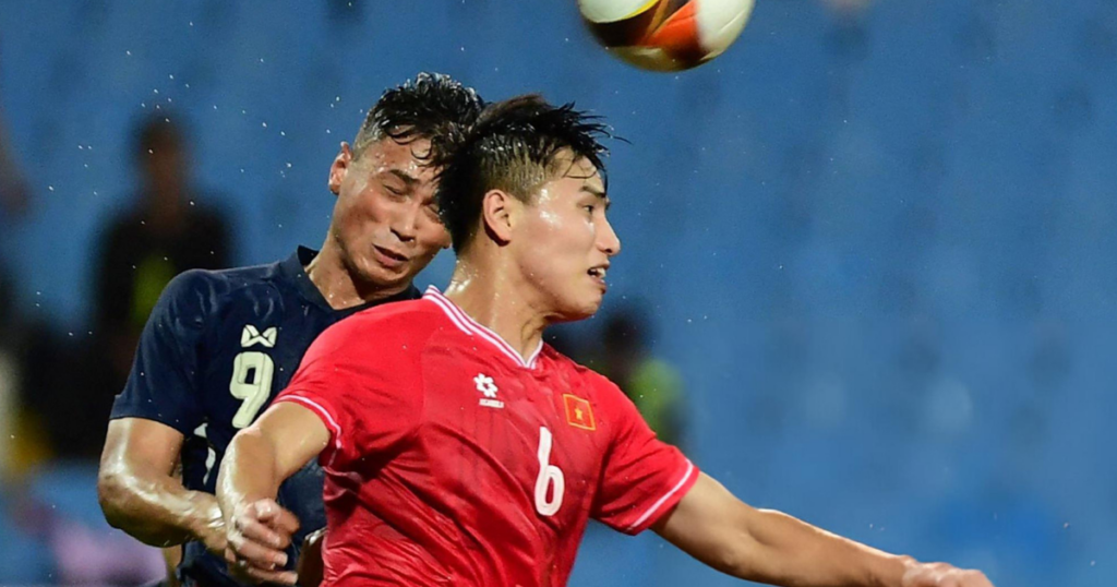 Vietnam player engaged in ariel duel against Thailand player