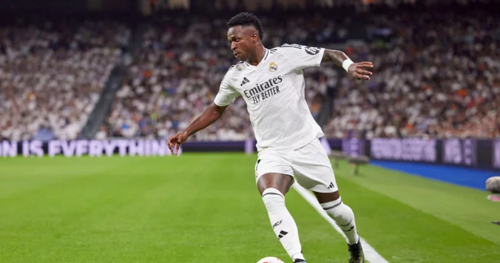 Vinicius Junior dribbling with the ball 