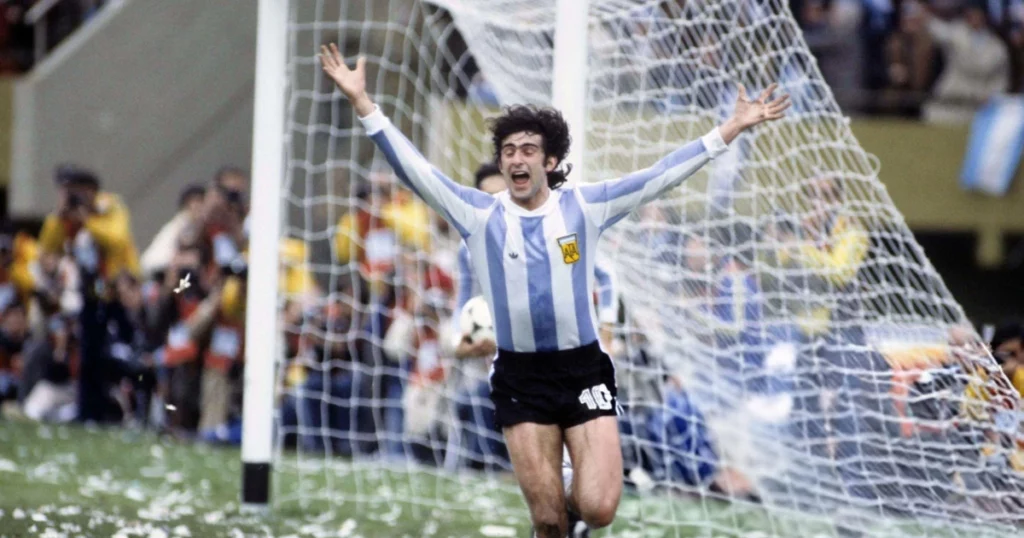 Mario Kempes celebrating World Cup final victory in 1978 