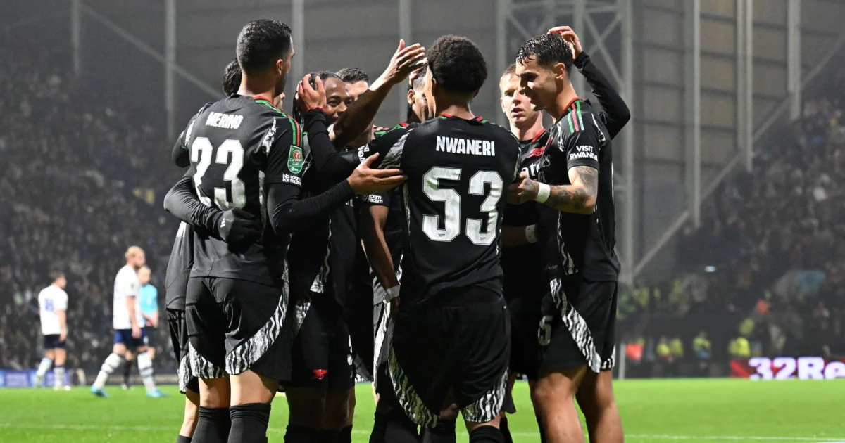 Arsenal players celebrate 