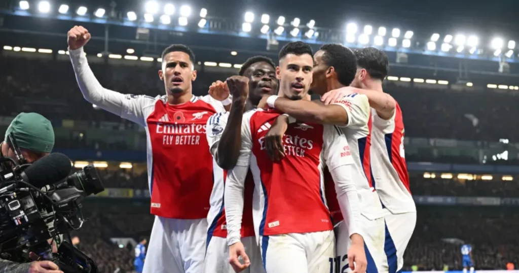 Arsenal players surround Gabriel Martinelli