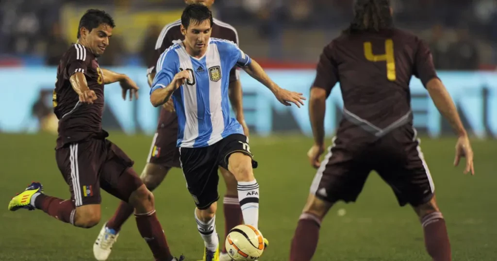 Lionel Messi in action for Argentina vs Venezuela in exhibition match in India in 2011 (Credit: Getty Images)