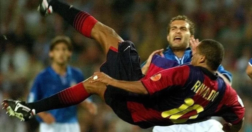 Rivaldo's bicycle kick goal against Valencia (Image Credit: X/@lelanglawas)