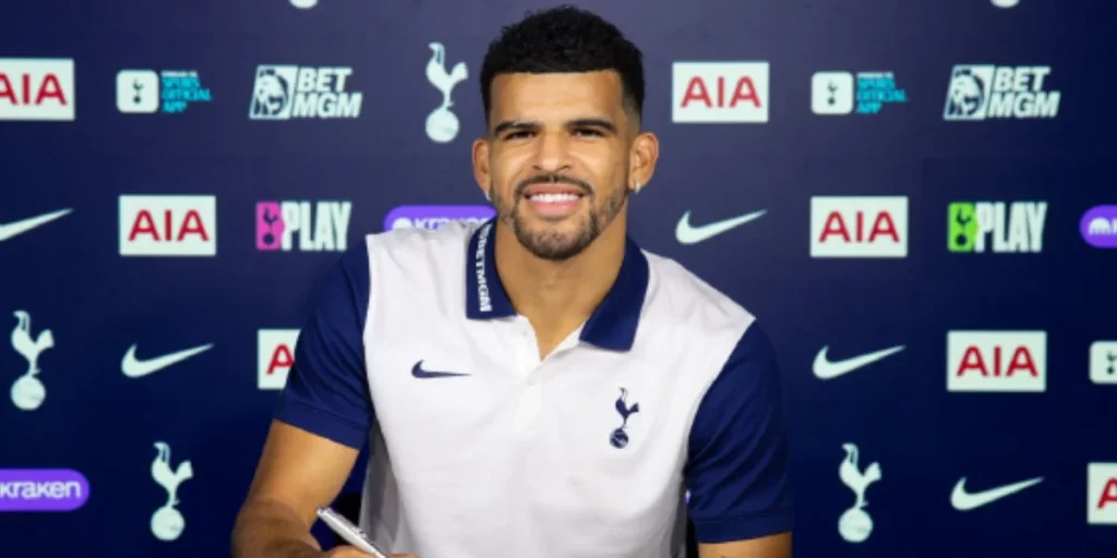 Dominic Solanke signing a contract with Spurs.