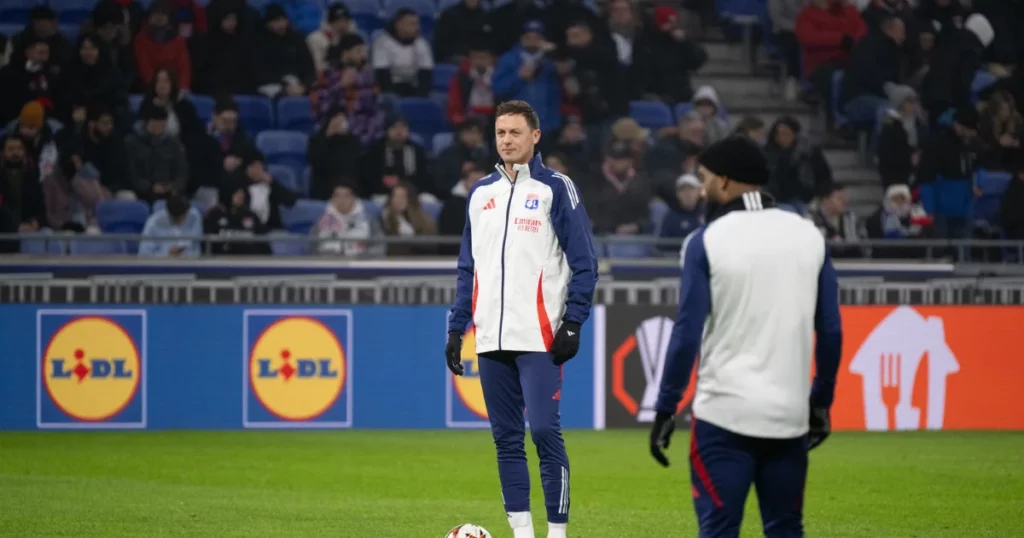 Nemanja Matic warming up 