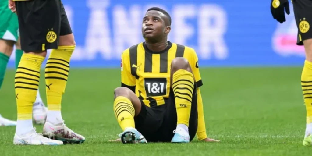 Youssoufa Moukoko was a victim of hamstring injuries due to changes in size 