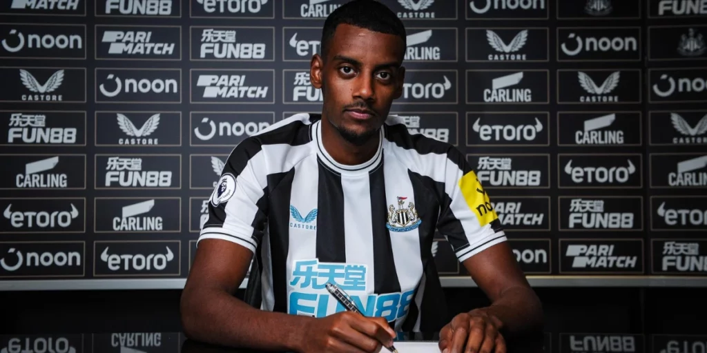 Alexander Isak signing the bumper contract with Newcastle 