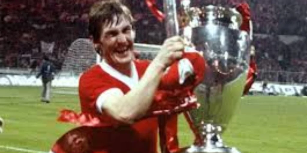 Kenny Dalglish with the Champions League 