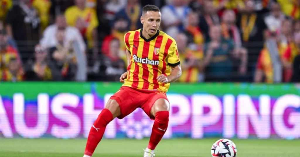 Lens defender Frankowski