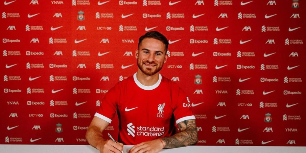 Alexis Mac Allister signs his Liverpool Contract