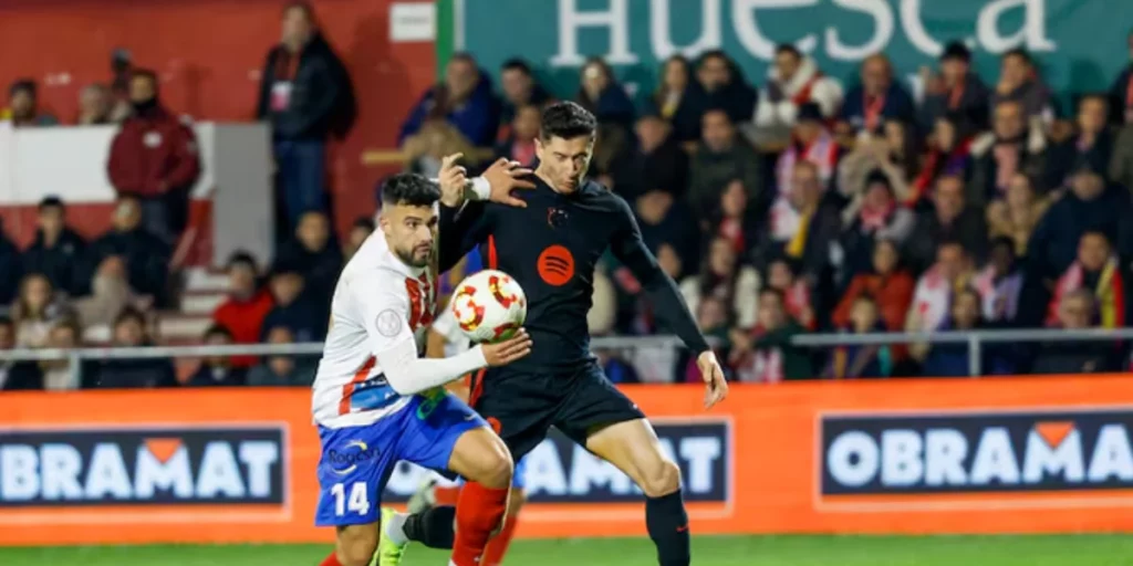 Barbastro's defender trying to contain Lewandowski