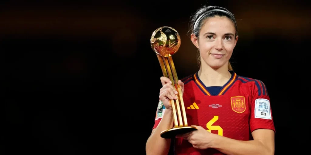 Aitana Bonmati with the Best Player Award