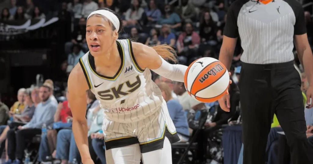 Chennedy as Chicago Sky player