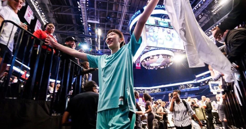 Han Xu, the tallest active WNBA player
(Credits: Han Xu/ X)