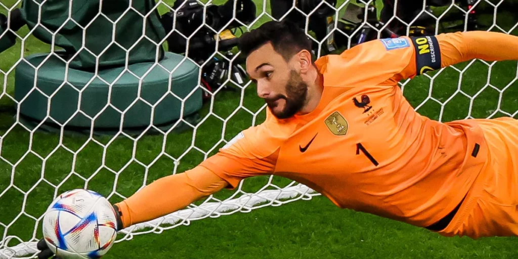 Hugo Lloris making a save