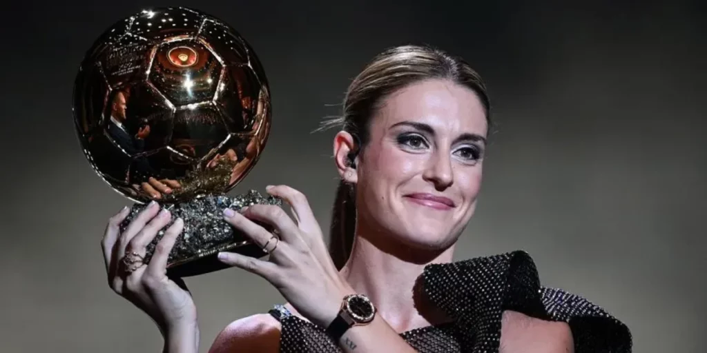 Alexia Putellas with her Ballon d'or