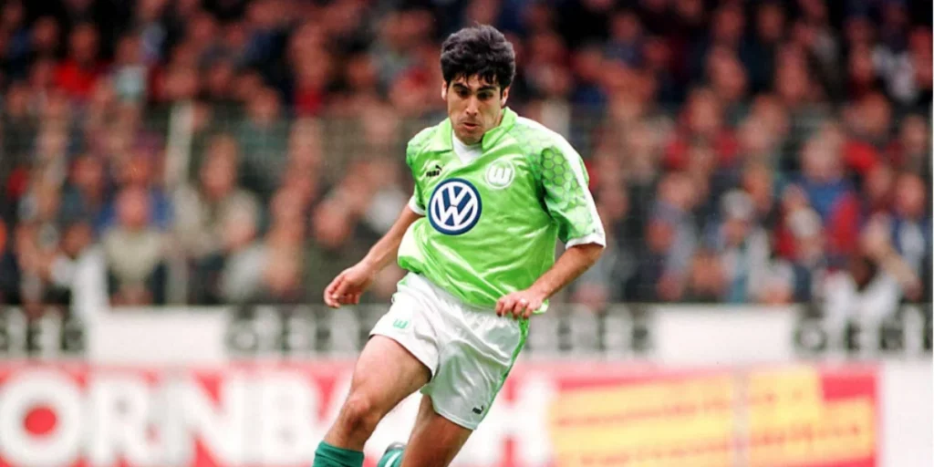 Claudio Reyna playing for VfL Wolfsburg