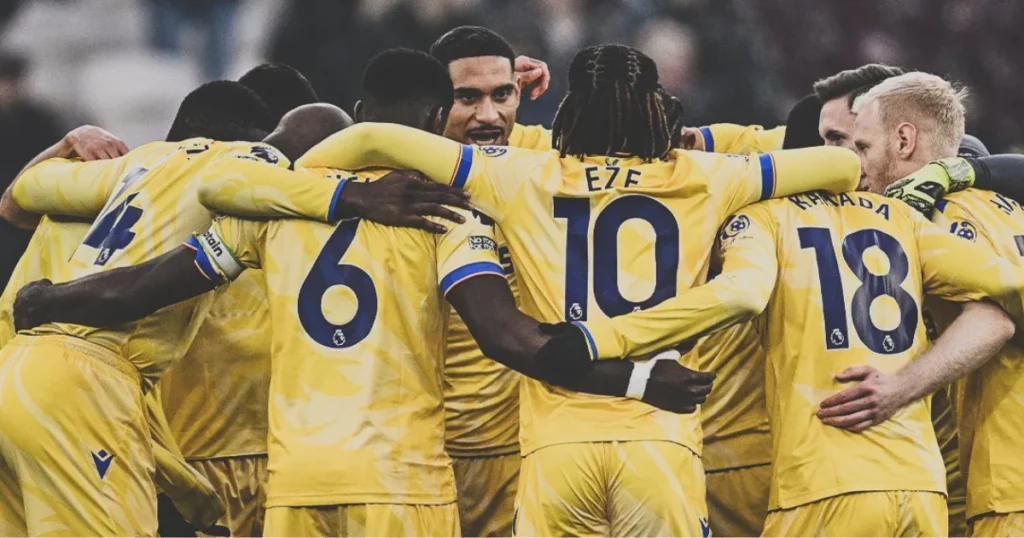 Crystal Palace players huddle.