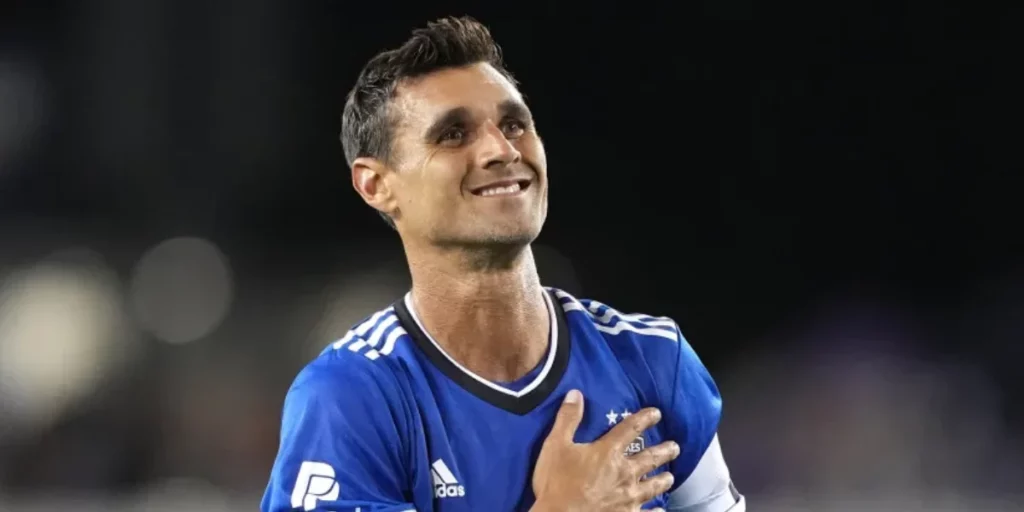 Wondolowski interacting with the fans