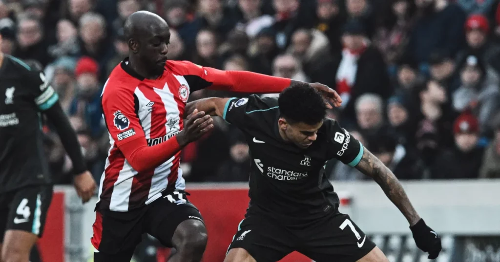 Yoane Wissa and Luis Diaz during the game.