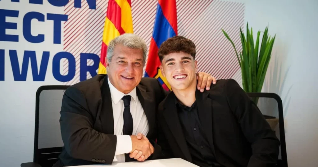 Pau Cubarsi signing his new deal at FC Barcelona