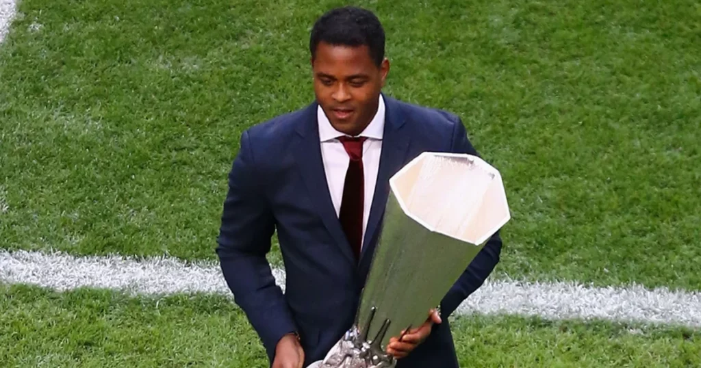 
Patrick Kluivert With A Trophy