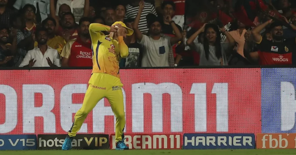 Faf Du Plessis taking catch