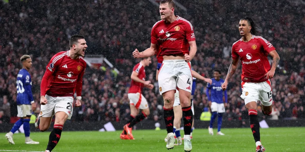 Manchester United players were jumping with joy after taking the lead in the game 