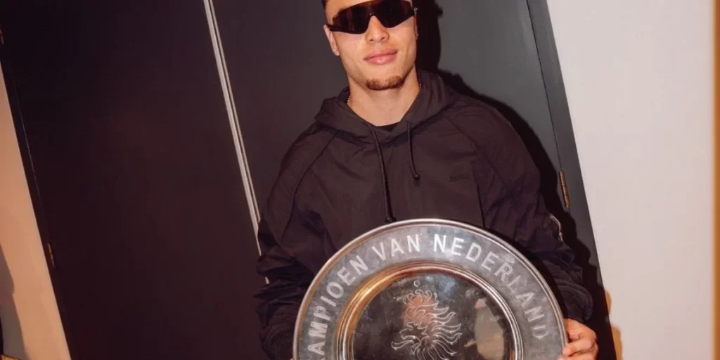 Sergino Dest with the Dutch league title