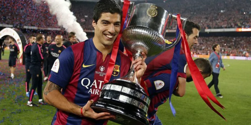 Luis Suarez with his Laliga trophy