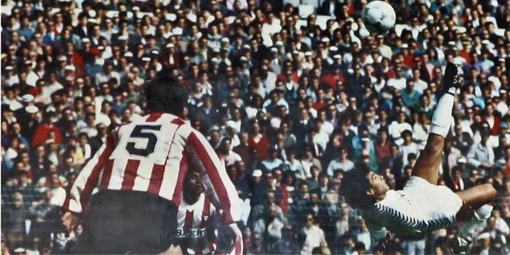 Hugo Sanchez scoring a bicycle kick for Real Madrid